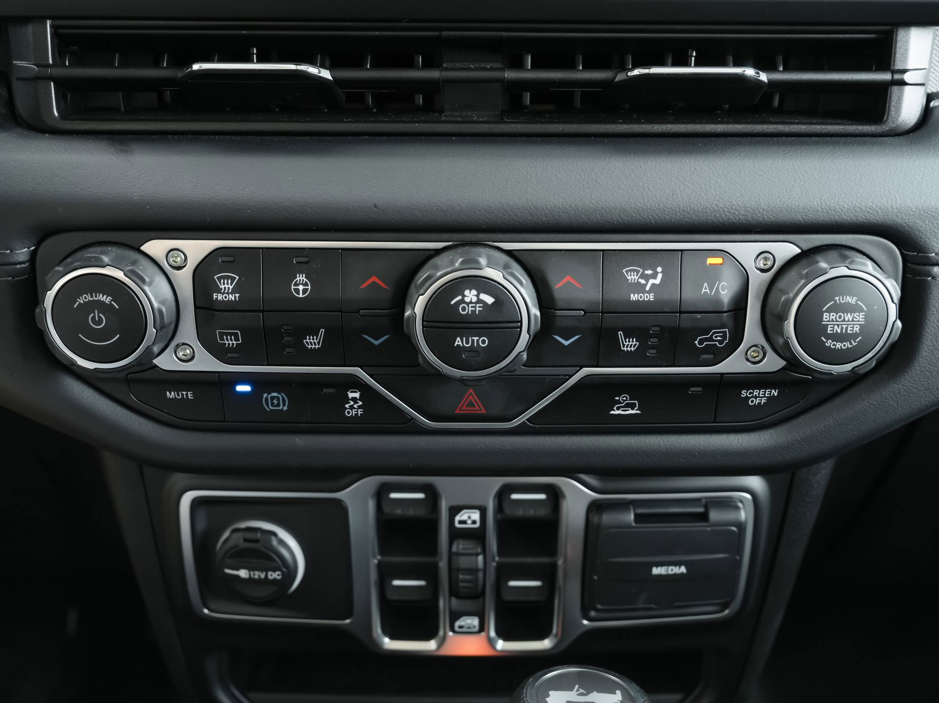 Used 2025 Jeep Wrangler Unlimited Sahara AWD/4WD image 14