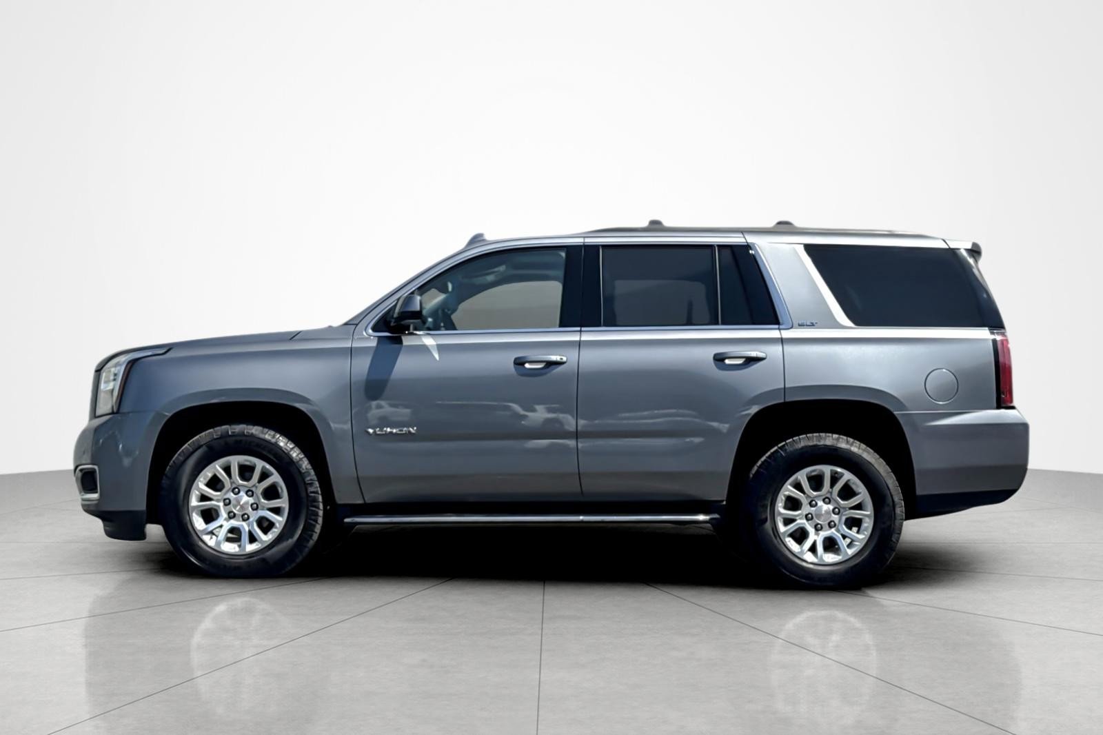Used 2020 GMC Yukon SLT image 2