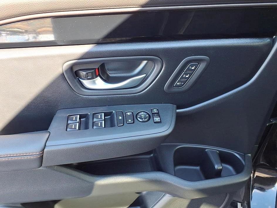 Used 2025 Honda Pilot TrailSport image 9