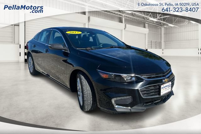 Used 2017 Chevrolet Malibu LT FWD image 1