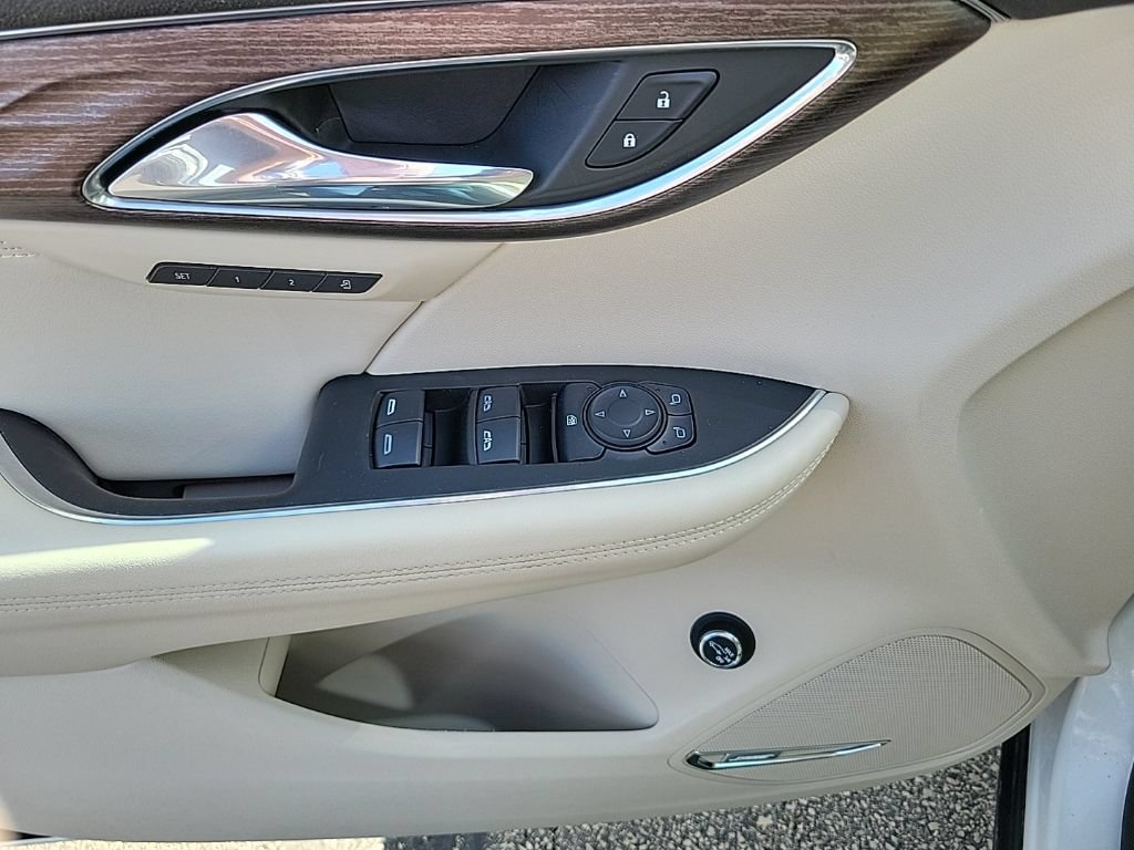 Used 2021 Buick Envision Avenir AWD/4WD image 12