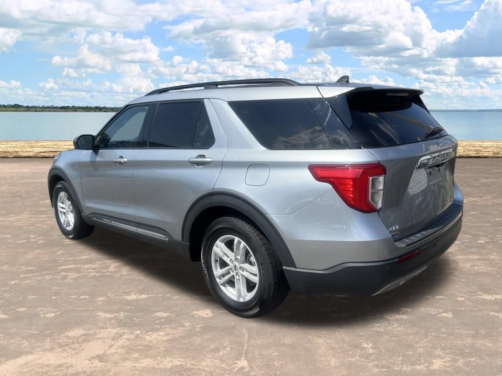 Certified 2024 Ford Explorer XLT w/ Equipment Group 202A RWD image 4