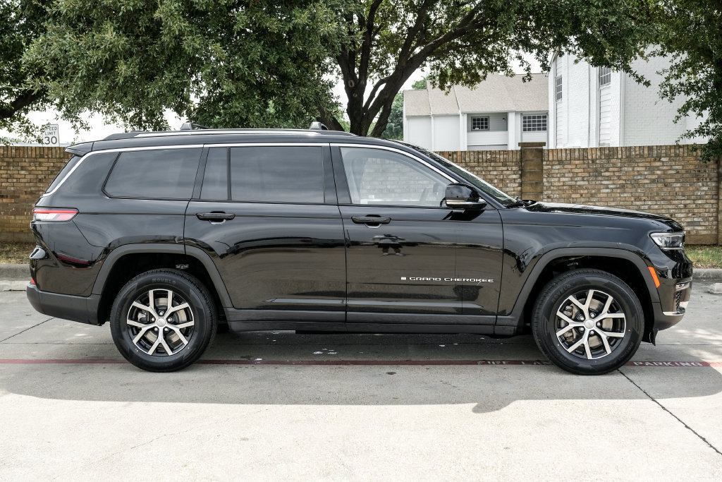 Used 2023 Jeep Grand Cherokee L Limited AWD/4WD image 15