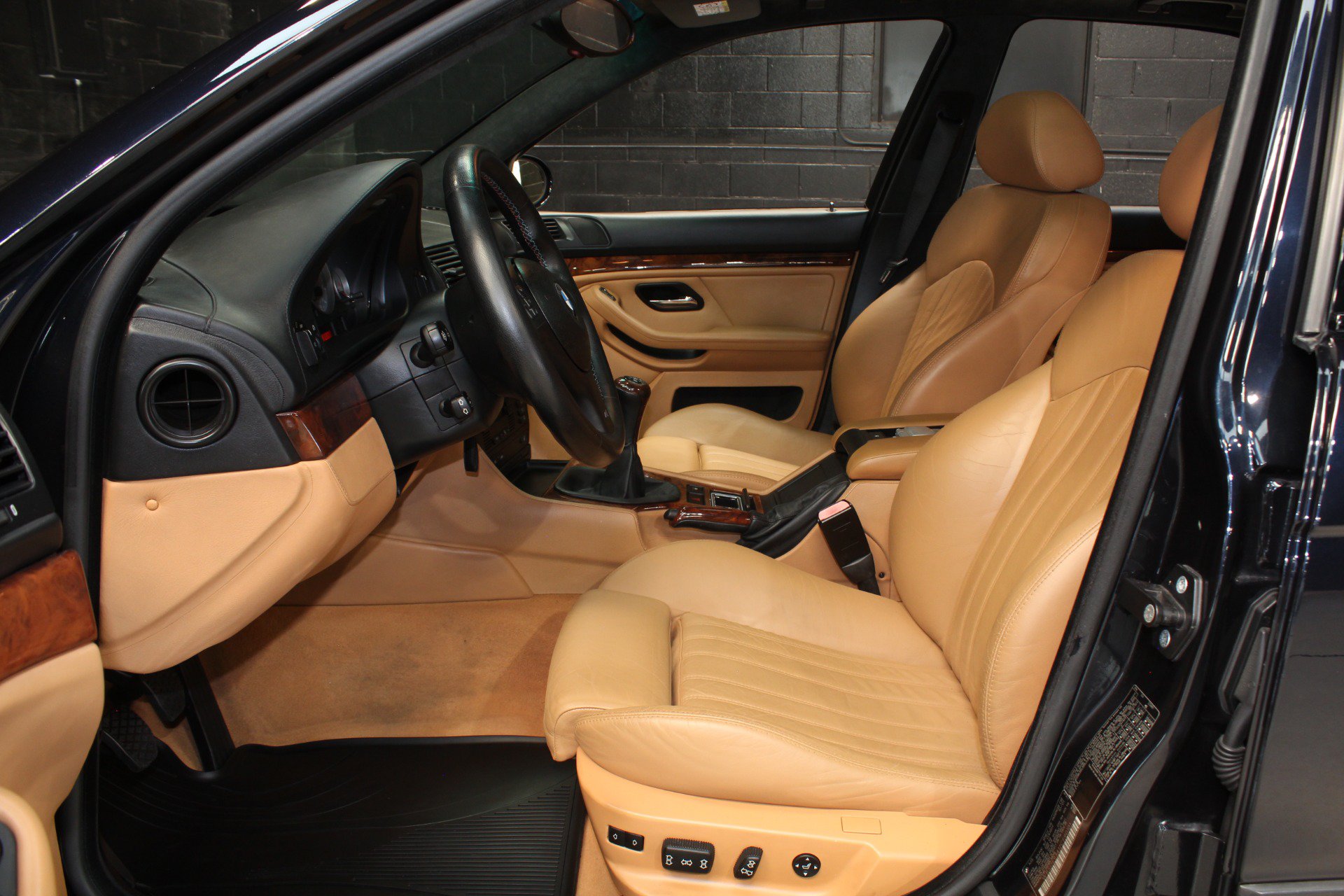 Used 2002 BMW M5 RWD image 41