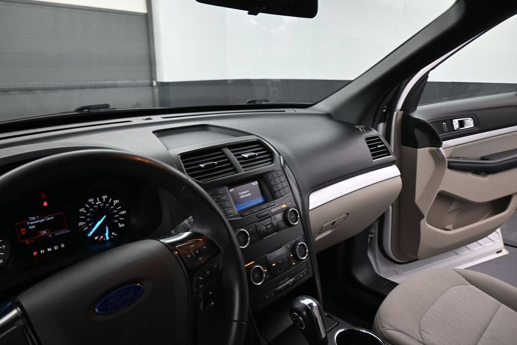 Used 2018 Ford Explorer 4WD w/ Class II Trailer Tow Package image 37
