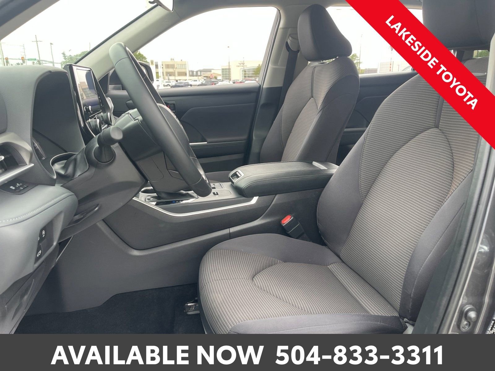 Used 2025 Toyota Highlander LE image 29