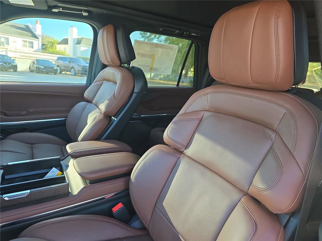 New 2026 Lincoln Navigator Reserve image 15