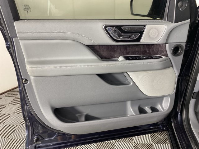 Used 2021 Lincoln Navigator Reserve w/ Luxury Package AWD/4WD image 16