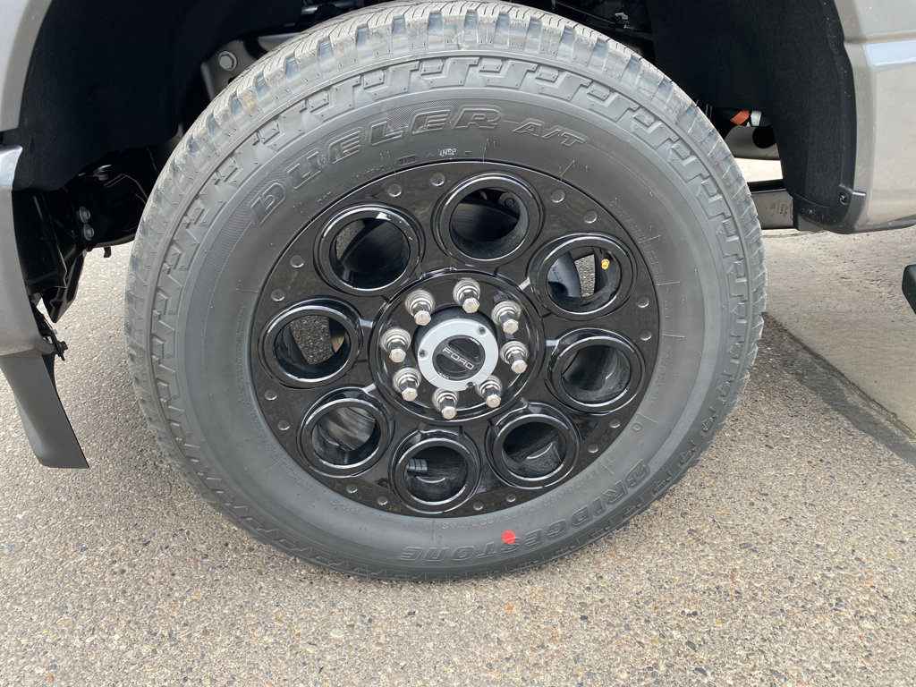 New 2025 Ford F350 4x4 Crew Cab Super Duty image 2