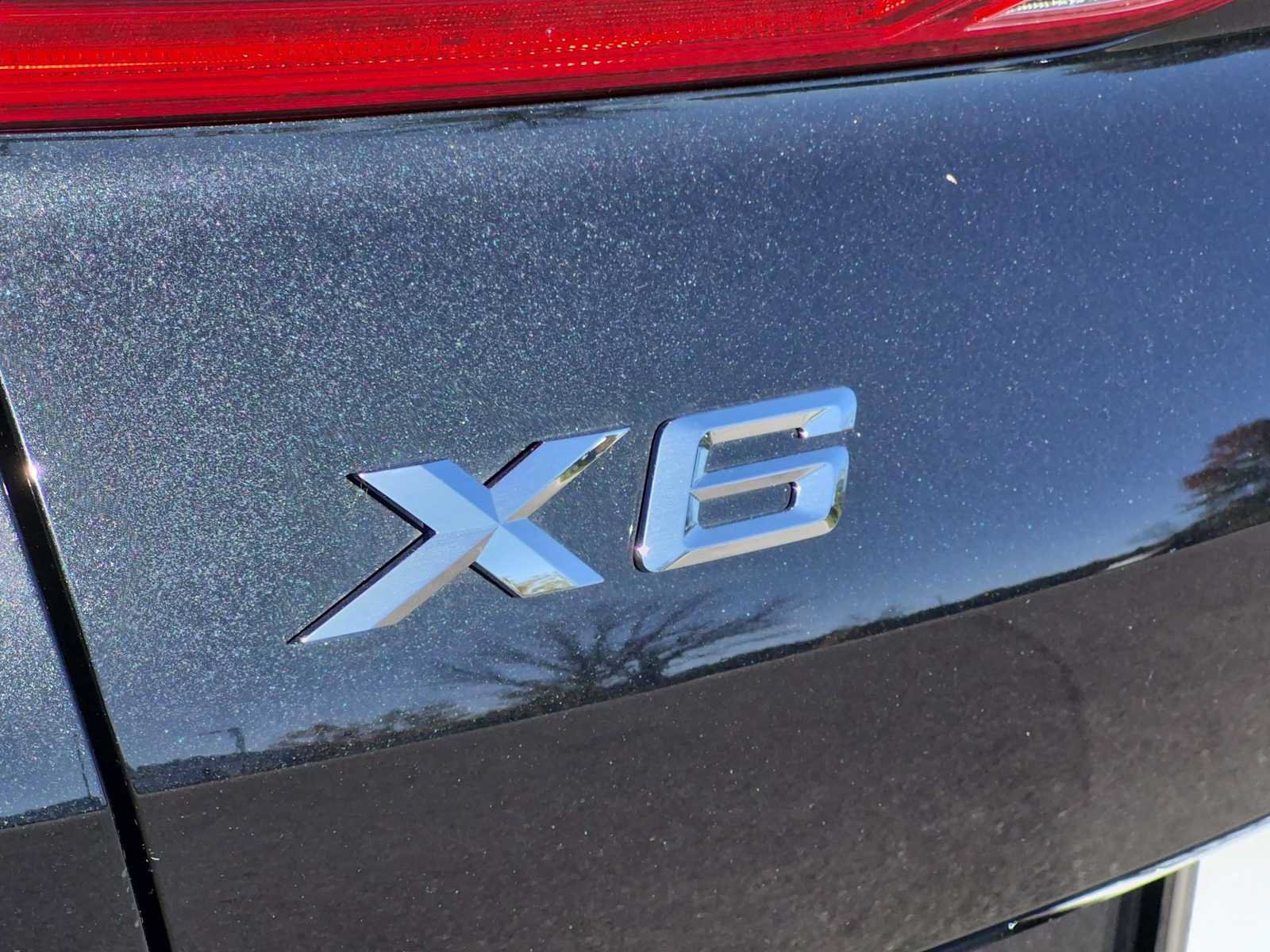Used 2022 BMW X6 xDrive40i w/ M Sport Package AWD/4WD image 12