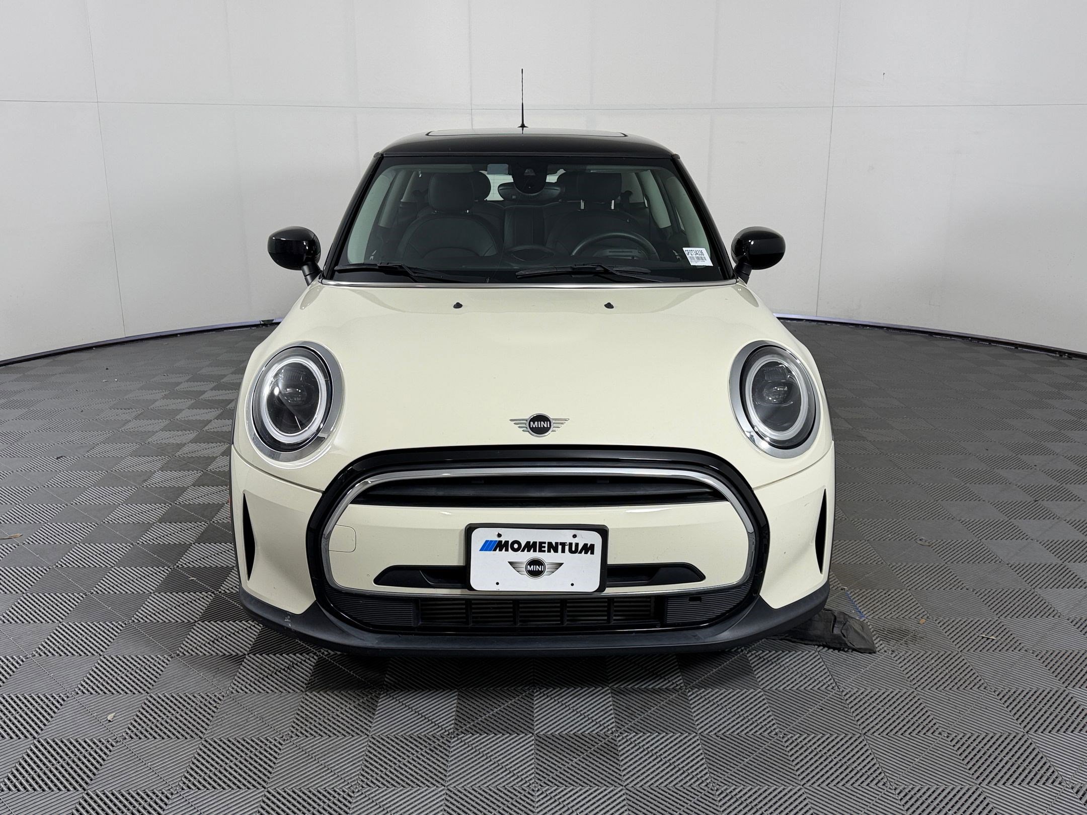 Used 2023 MINI Cooper 2-Door Hardtop image 6