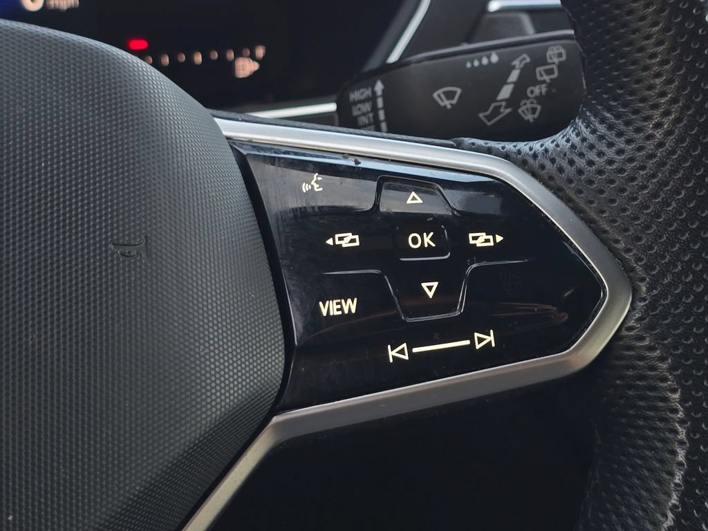Used 2023 Volkswagen Tiguan SE R-Line FWD image 21