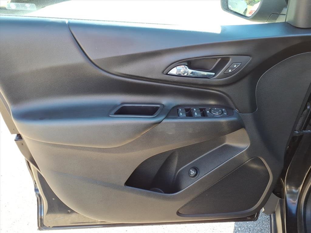 Used 2020 Chevrolet Equinox LT w/ Driver Convenience Package image 17