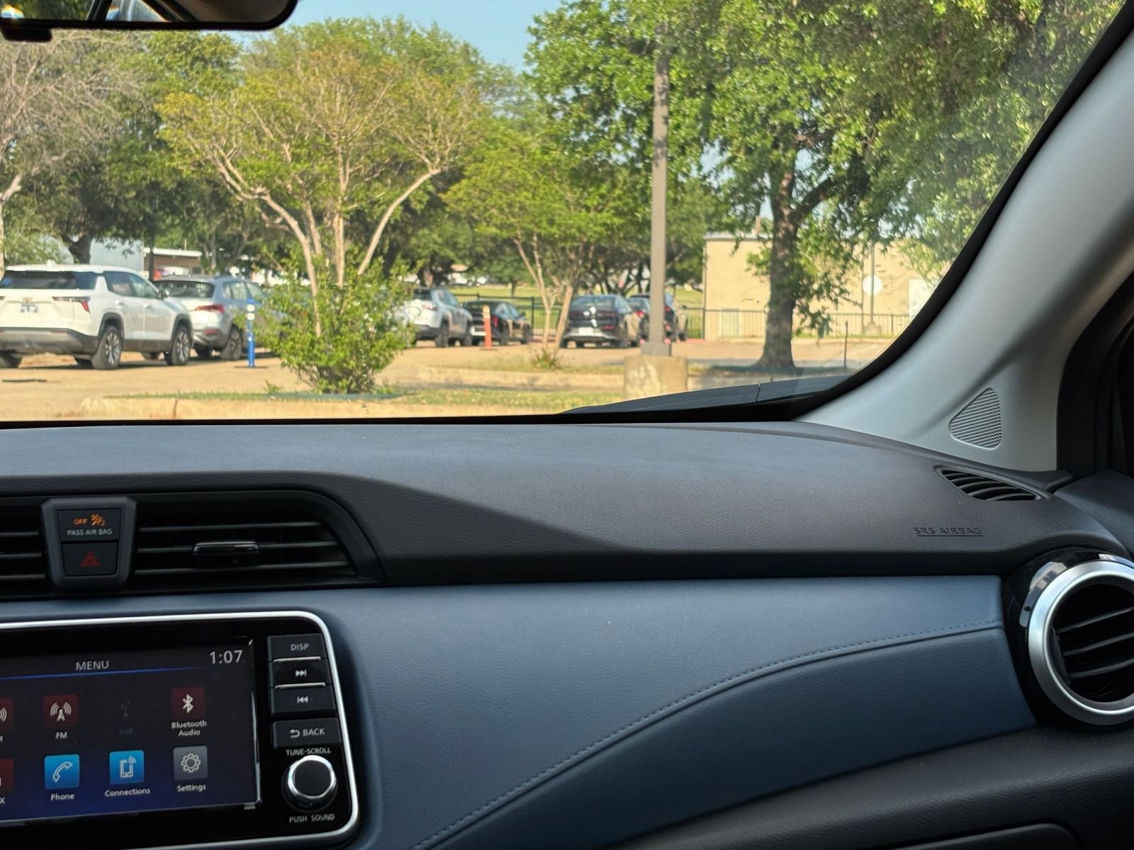 Used 2025 Nissan Versa SV image 35