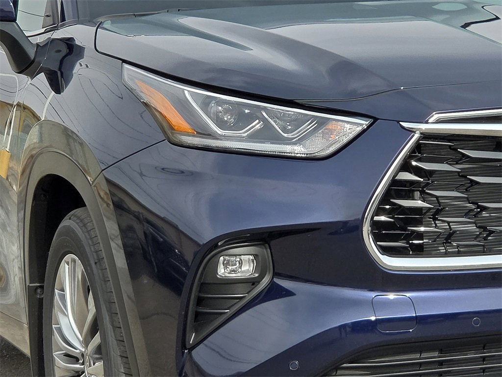 New 2026 Toyota Highlander Platinum image 10