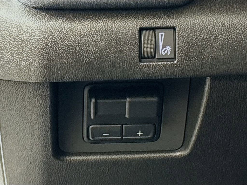 New 2025 GMC Canyon Elevation w/ Convenience Package image 10