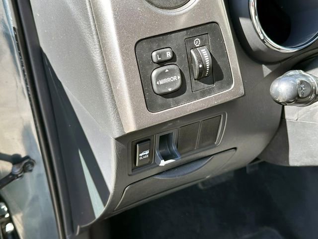 Used 2007 Pontiac Vibe w/ Preferred Package FWD image 16