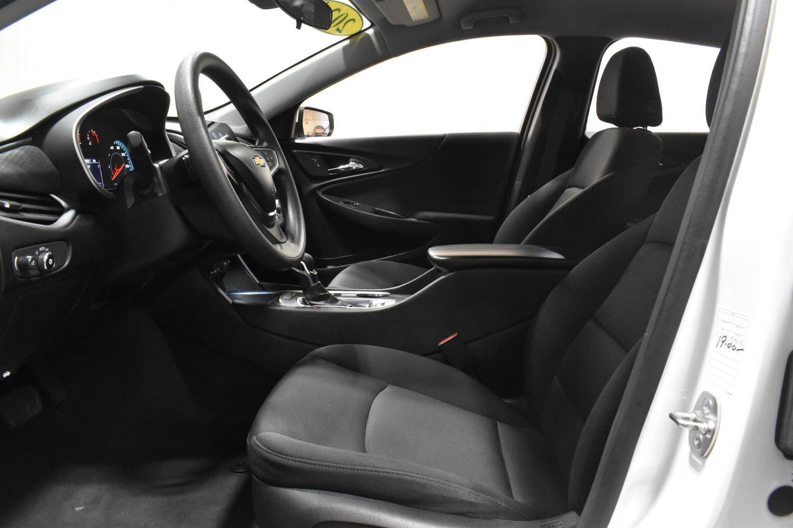 Used 2024 Chevrolet Malibu LT image 3