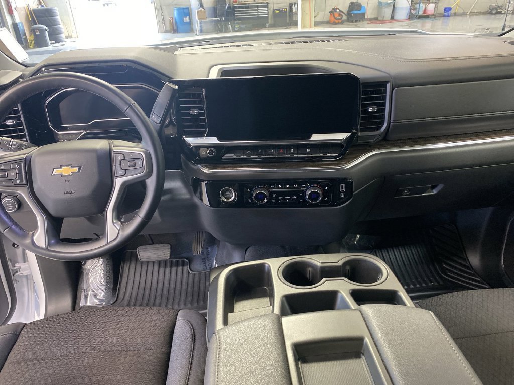 Certified 2024 Chevrolet Silverado 1500 LT AWD/4WD image 27