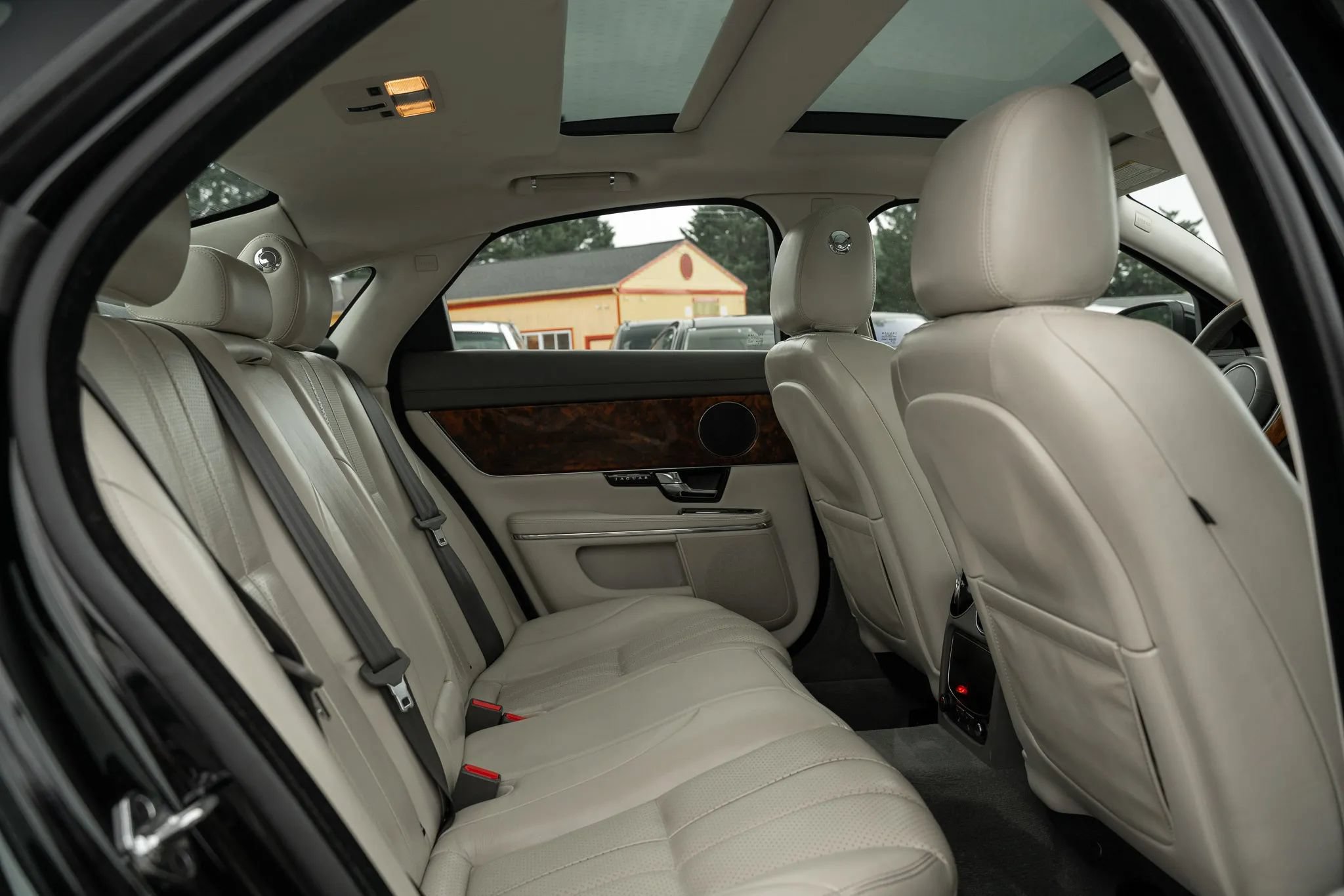 Used 2012 Jaguar XJ RWD image 12
