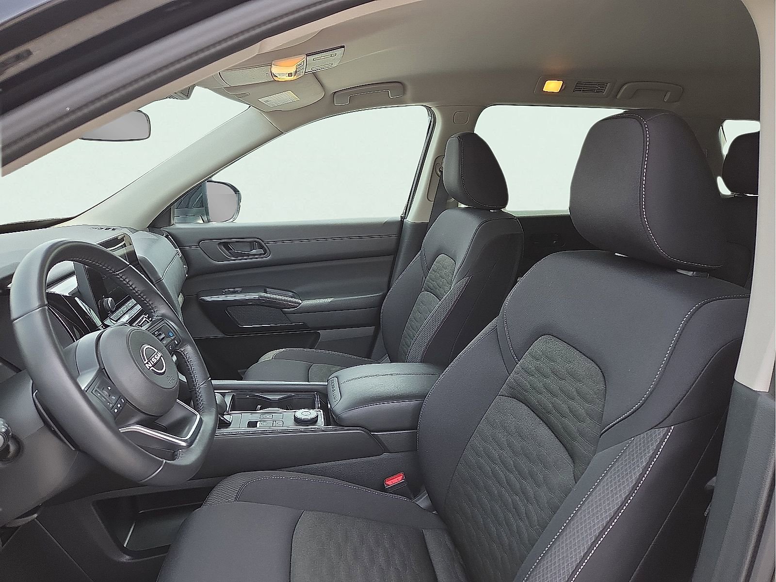Used 2025 Nissan Pathfinder SV AWD/4WD image 14