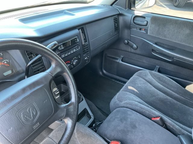 Used 2004 Dodge Dakota Sport w/ Deluxe Convenience Group RWD image 19