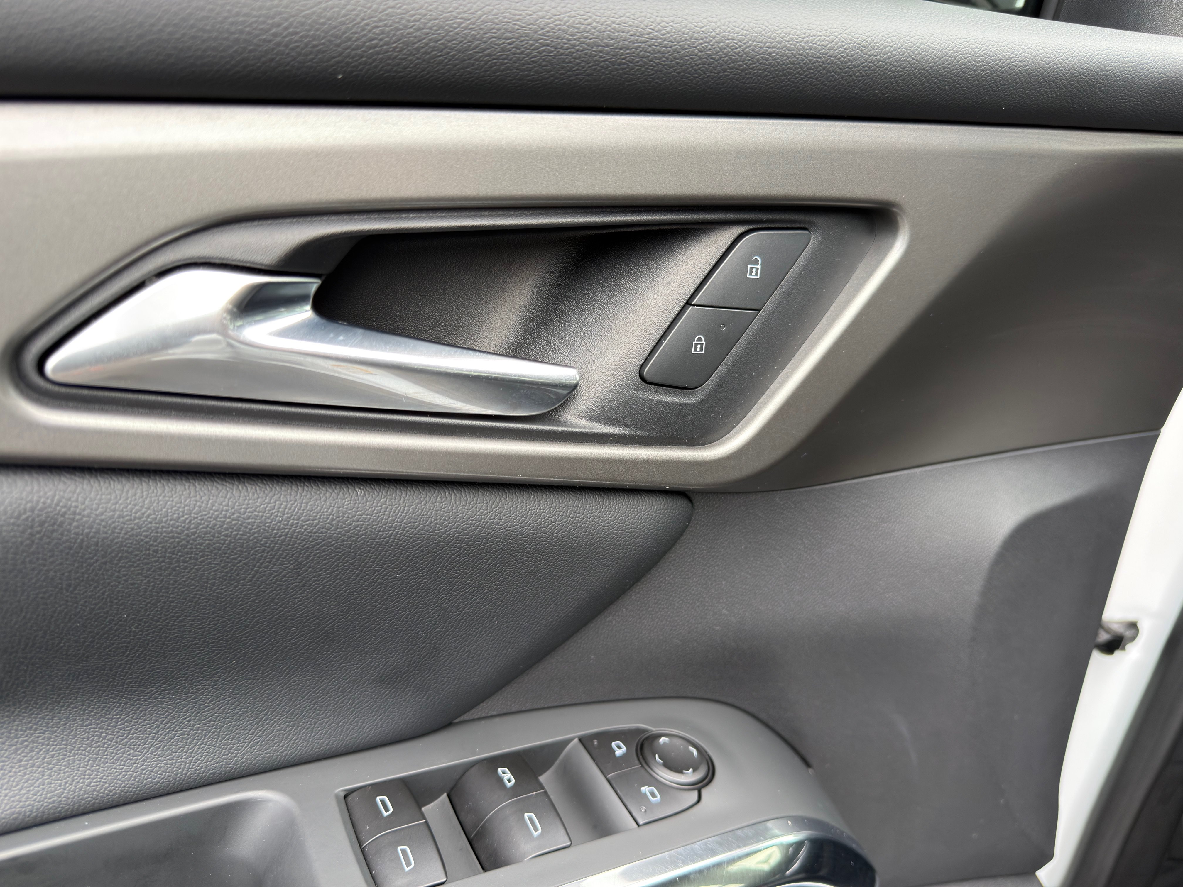 Used 2026 Chevrolet Traverse LT FWD image 26