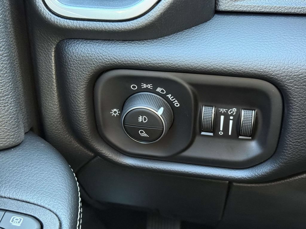 New 2026 RAM 3500 Laramie AWD/4WD image 27