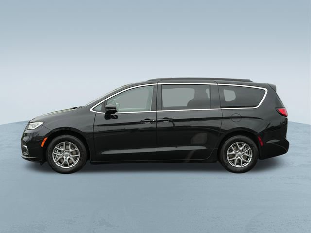 Used 2021 Chrysler Pacifica Touring FWD image 4