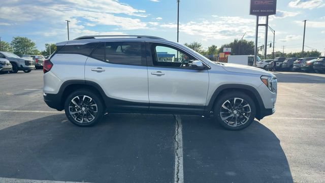 Used 2022 GMC Terrain SLT w/ Infotainment Package II AWD/4WD image 9