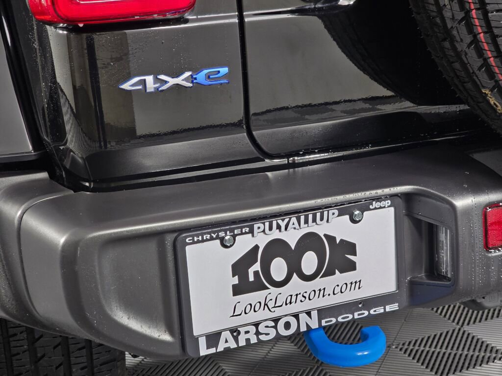 Used 2022 Jeep Wrangler Unlimited Sahara w/ Cold Weather Group image 15