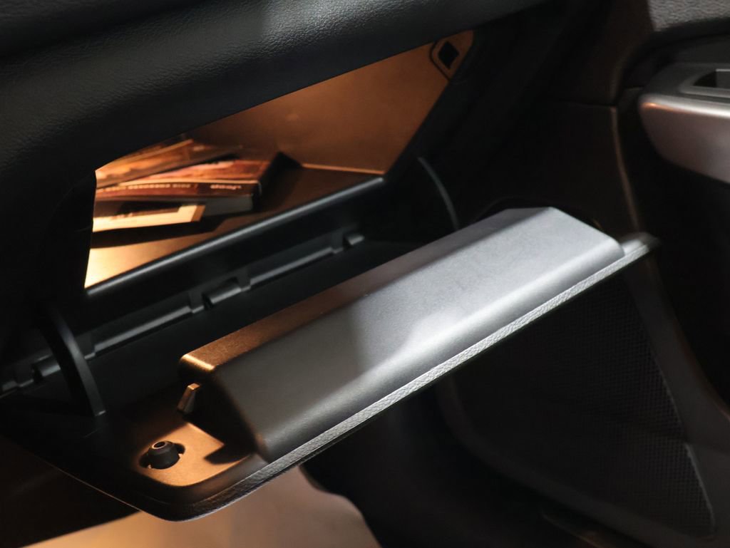 Used 2019 Jeep Cherokee Limited image 29