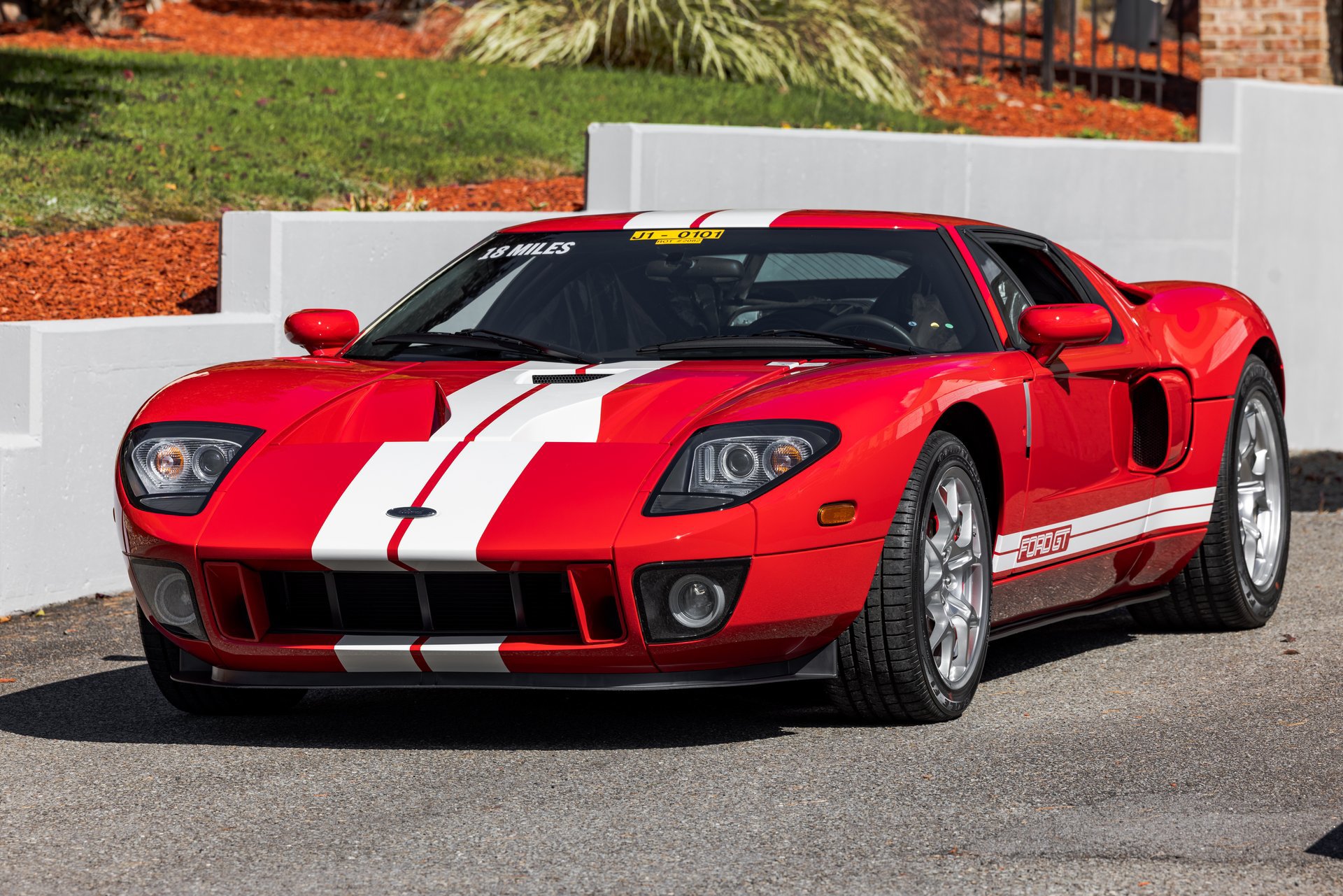 Used 2006 Ford GT RWD image 24