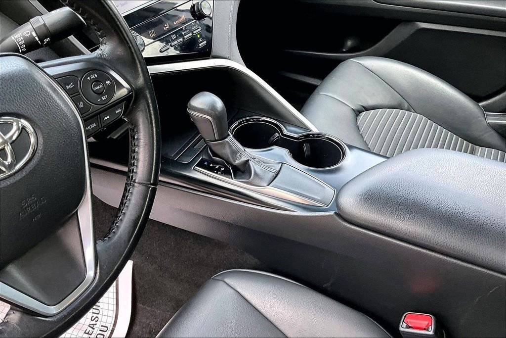 Used 2019 Toyota Camry SE FWD image 16