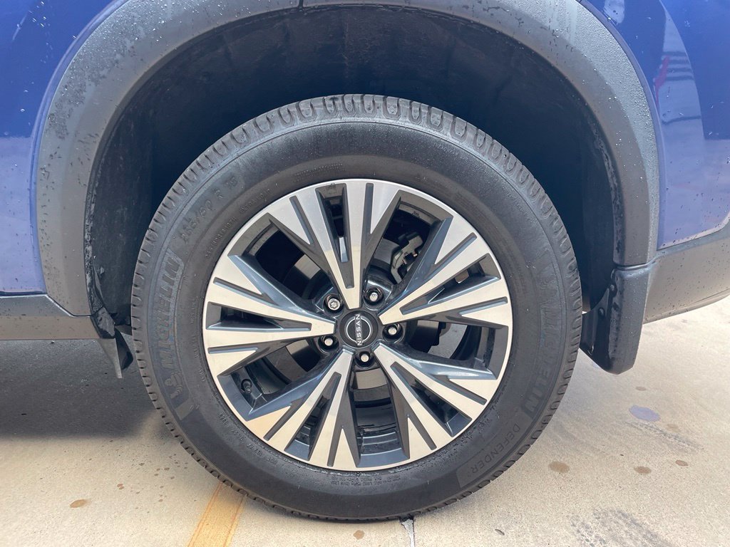 Used 2023 Nissan Rogue SV FWD image 16