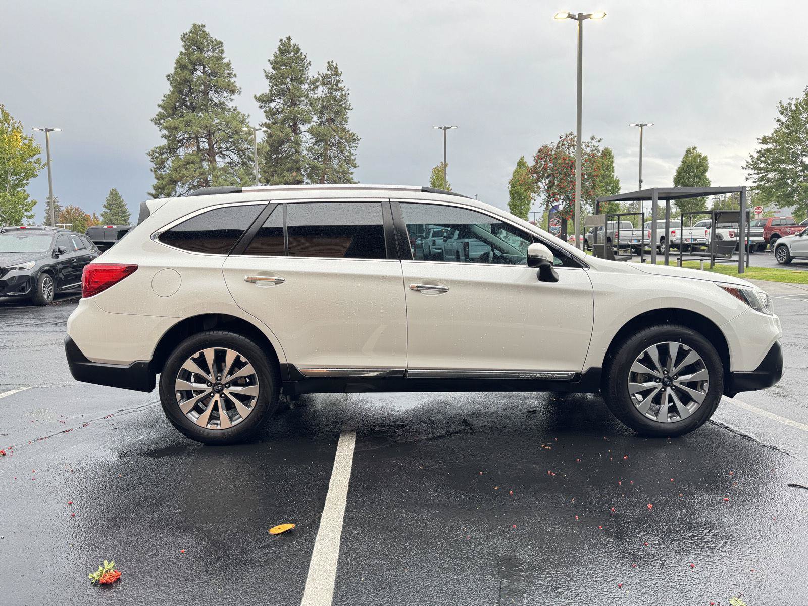 Used 2019 Subaru Outback 2.5i Touring w/ Popular Package #3A AWD/4WD image 6