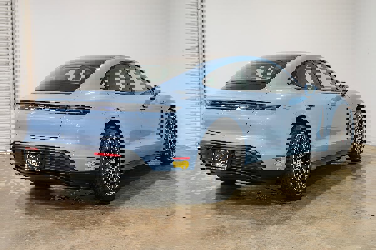 Used 2022 Porsche Taycan 4S image 8