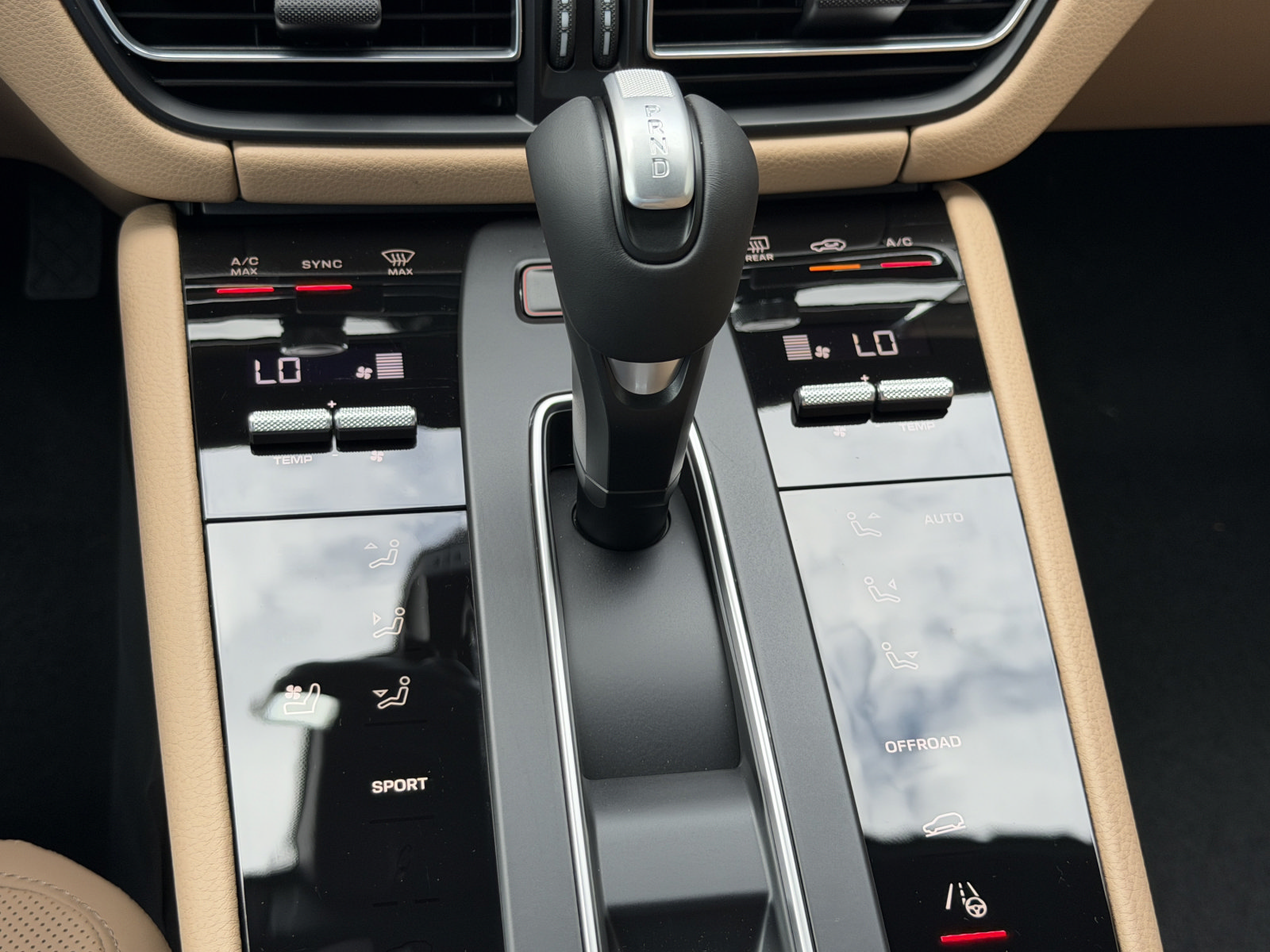 New 2026 Porsche Macan AWD/4WD image 31