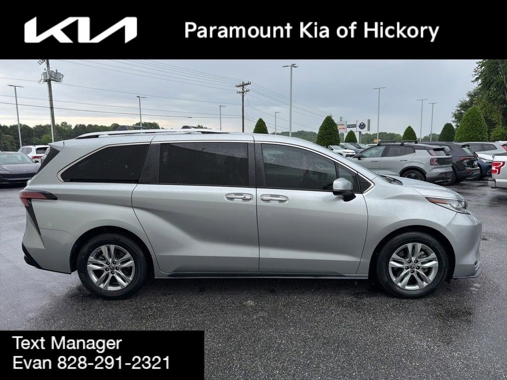Used 2021 Toyota Sienna Limited FWD image 5
