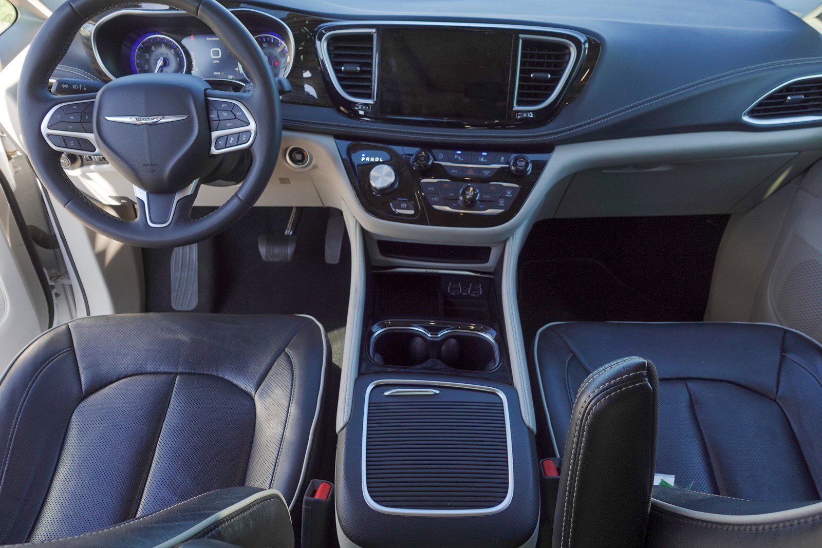 Used 2023 Chrysler Pacifica Limited image 23