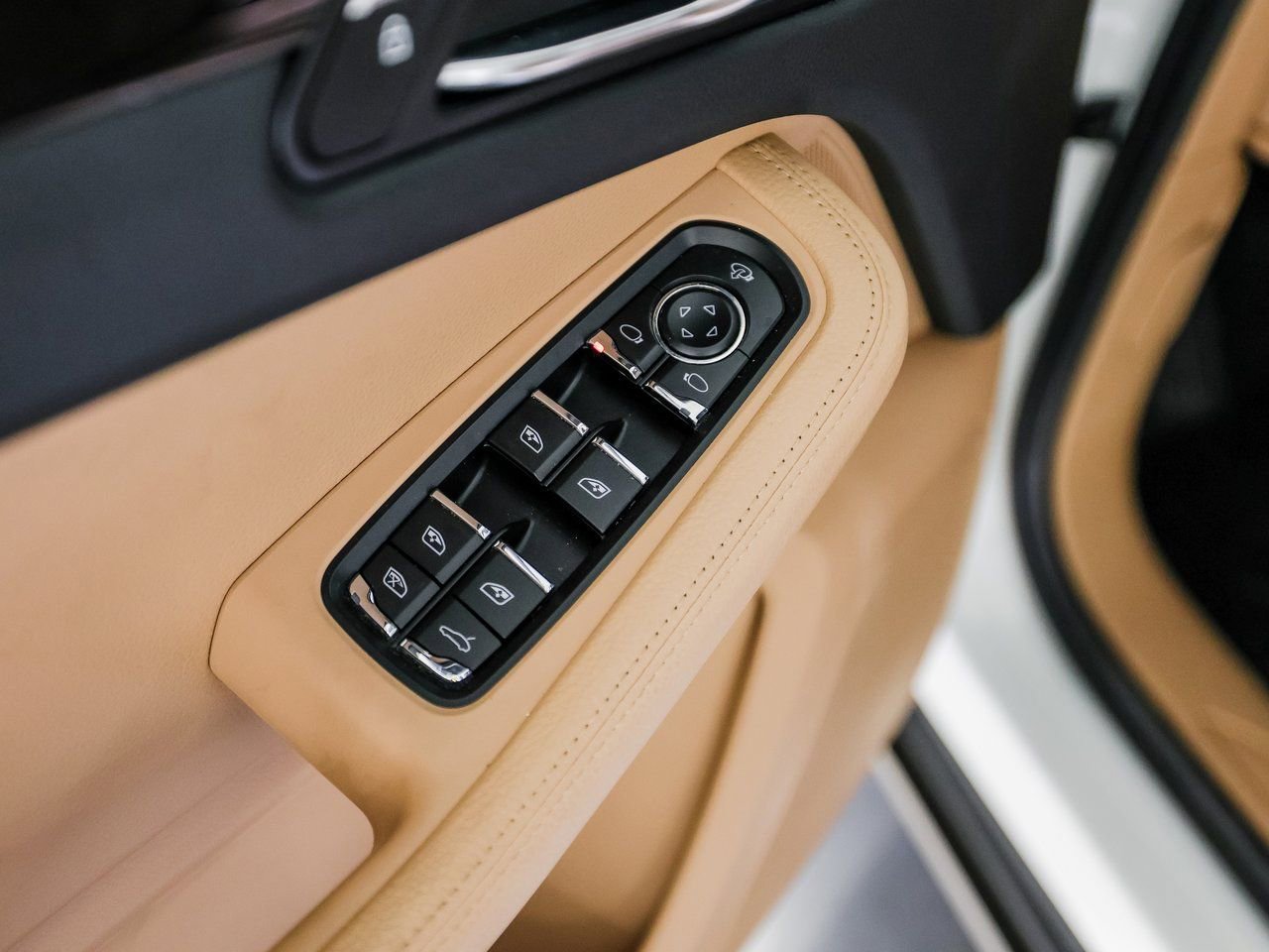 Certified 2023 Porsche Macan image 22