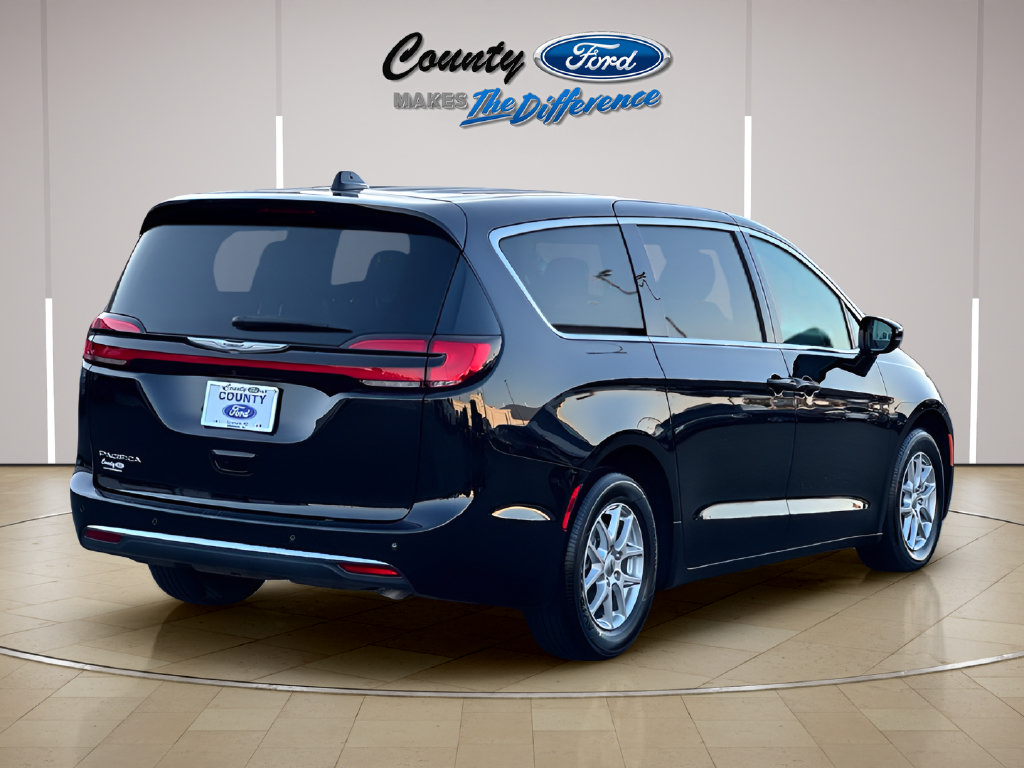 Used 2025 Chrysler Pacifica Select FWD image 7