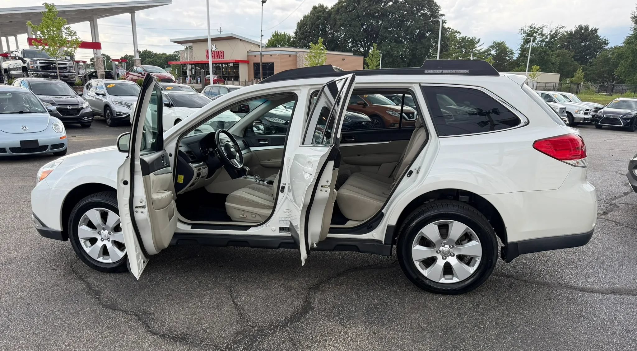 Used 2011 Subaru Outback 2.5i Premium w/ All-Weather Pkg AWD/4WD image 11