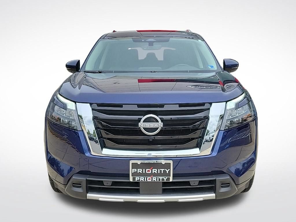 Used 2025 Nissan Pathfinder SL AWD/4WD image 11