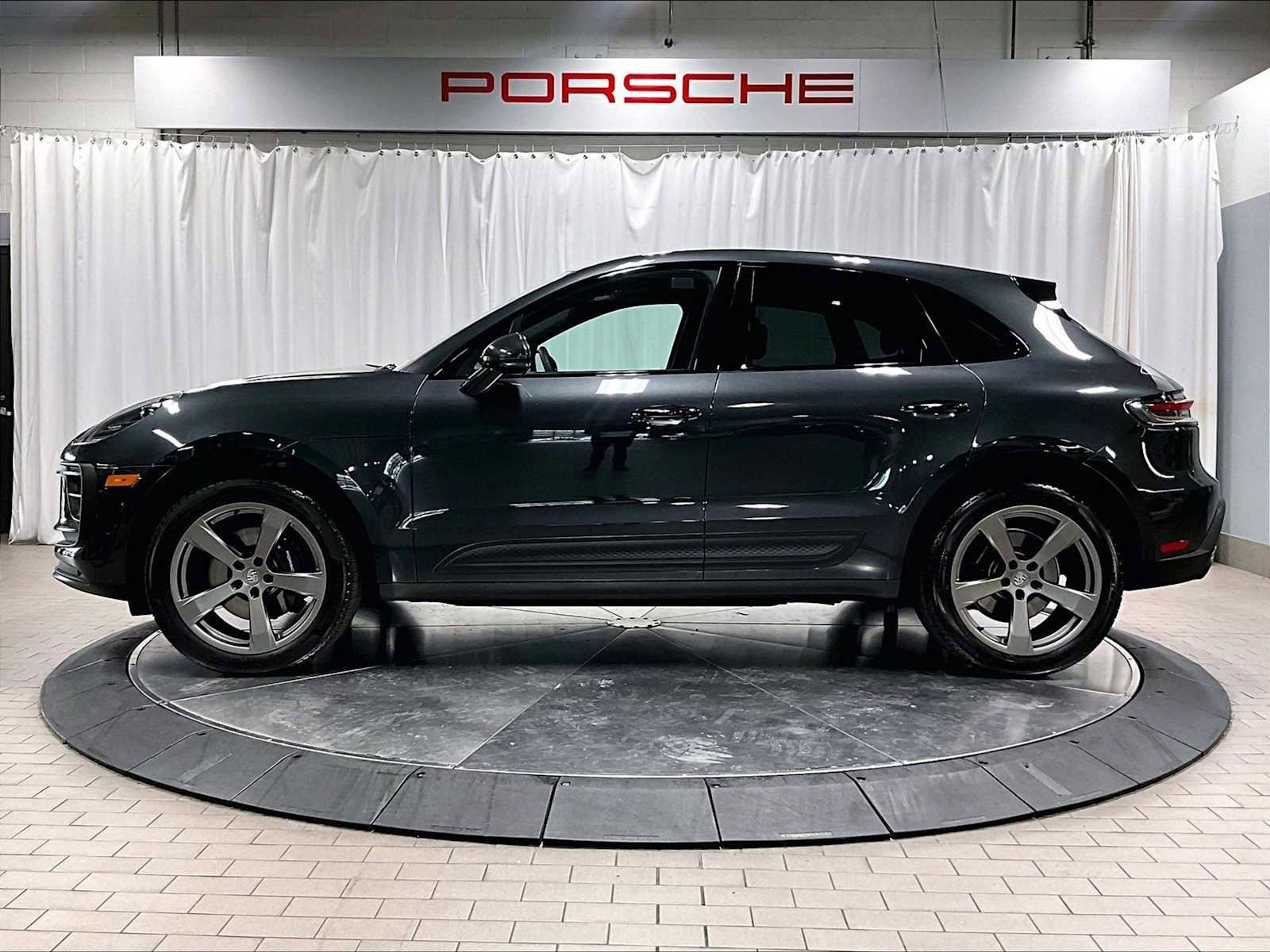 Used 2025 Porsche Macan image 2