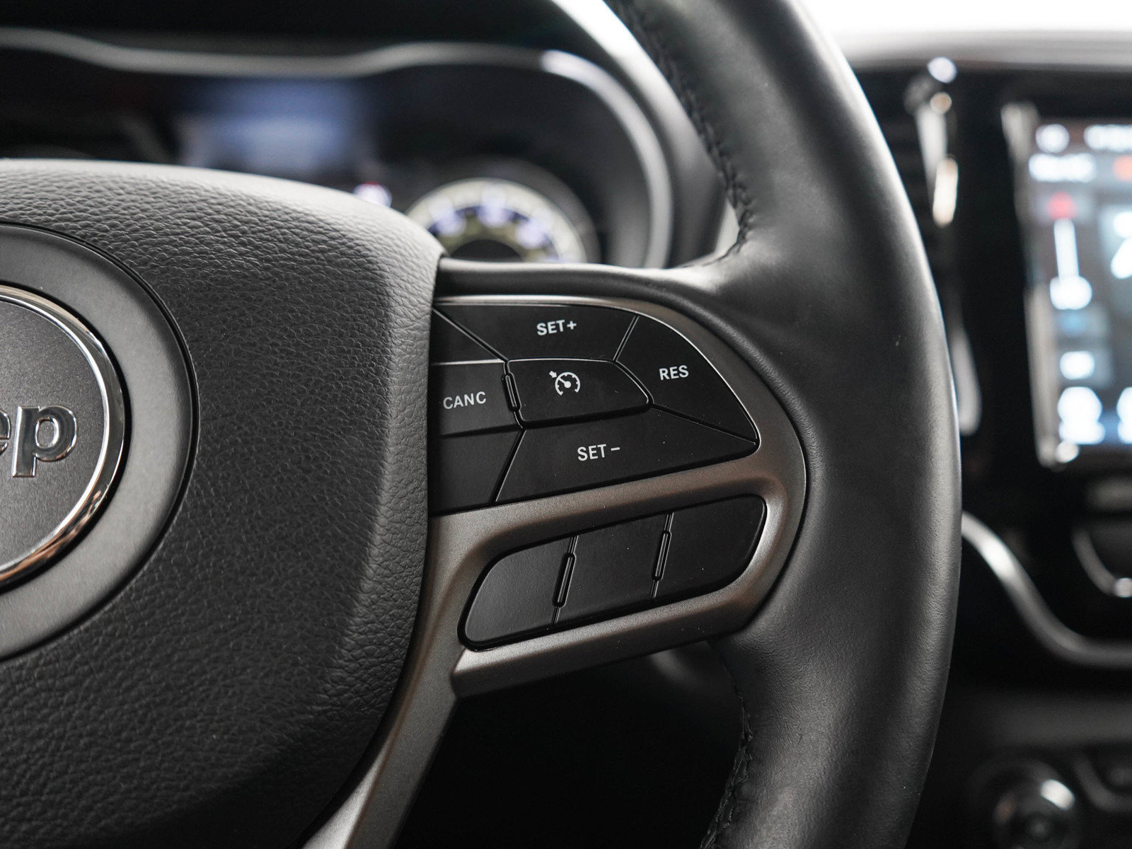 Used 2020 Jeep Cherokee Limited AWD/4WD image 28