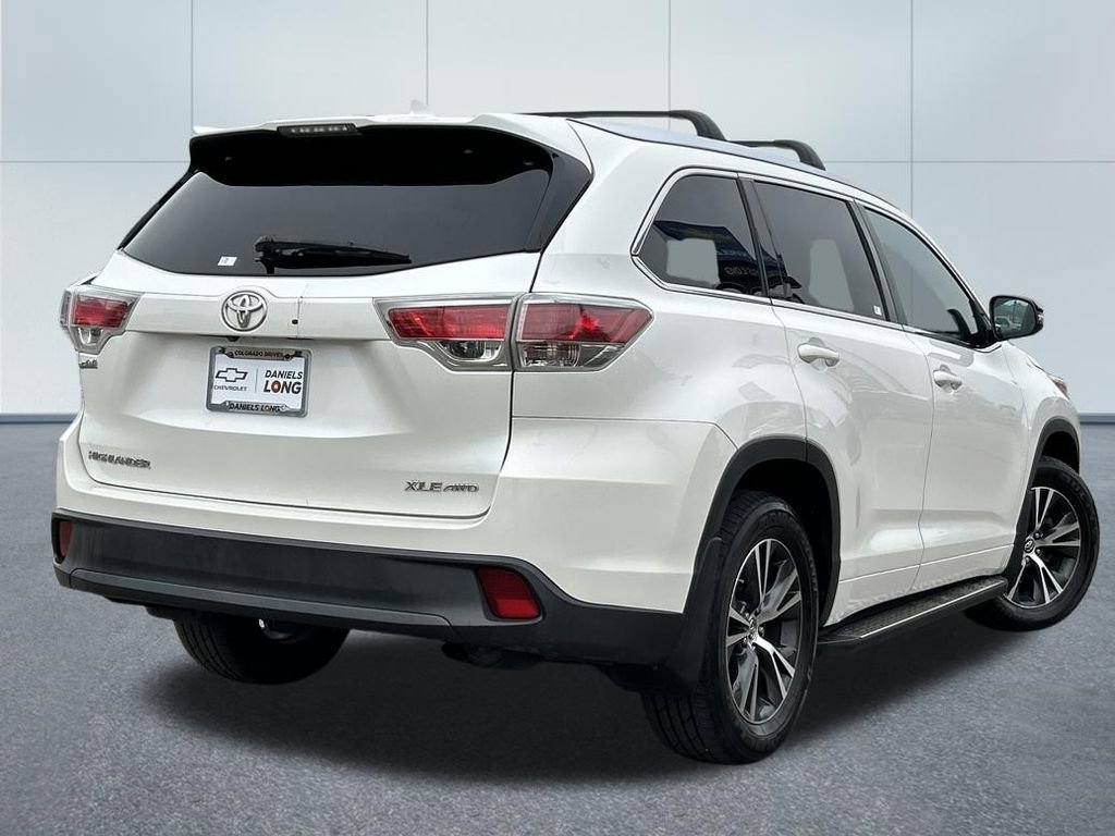 Used 2016 Toyota Highlander XLE image 2