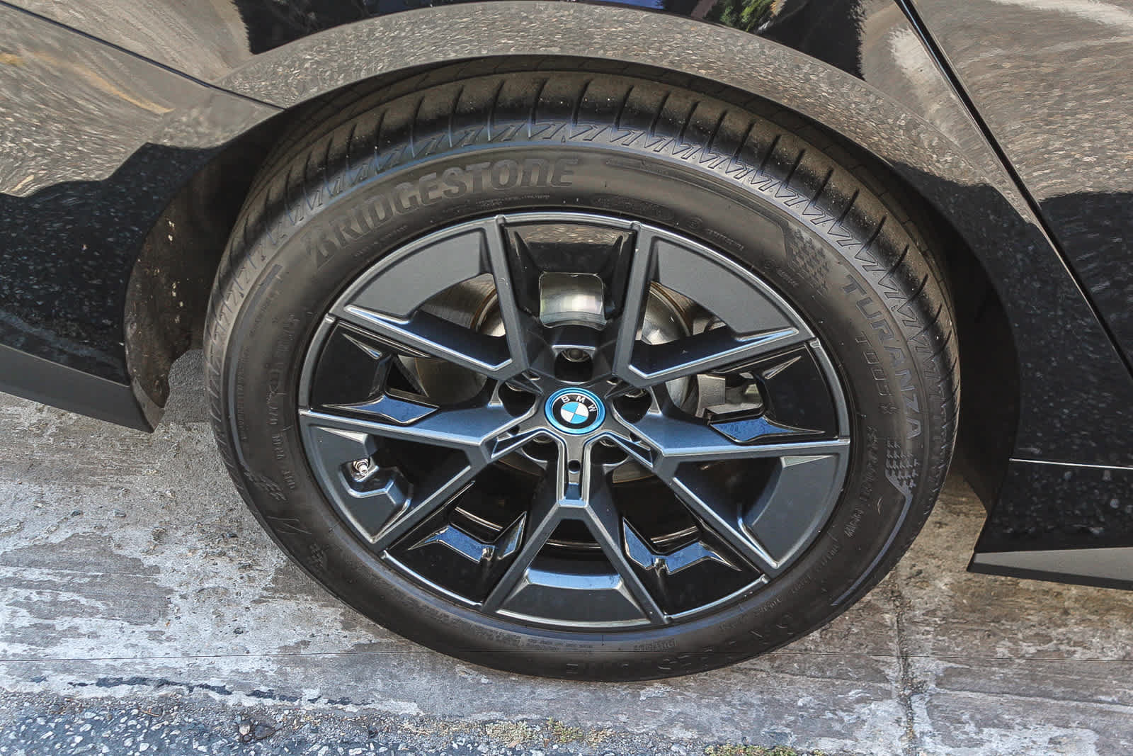 Used 2023 BMW i4 eDrive35 w/ Premium Package RWD image 8