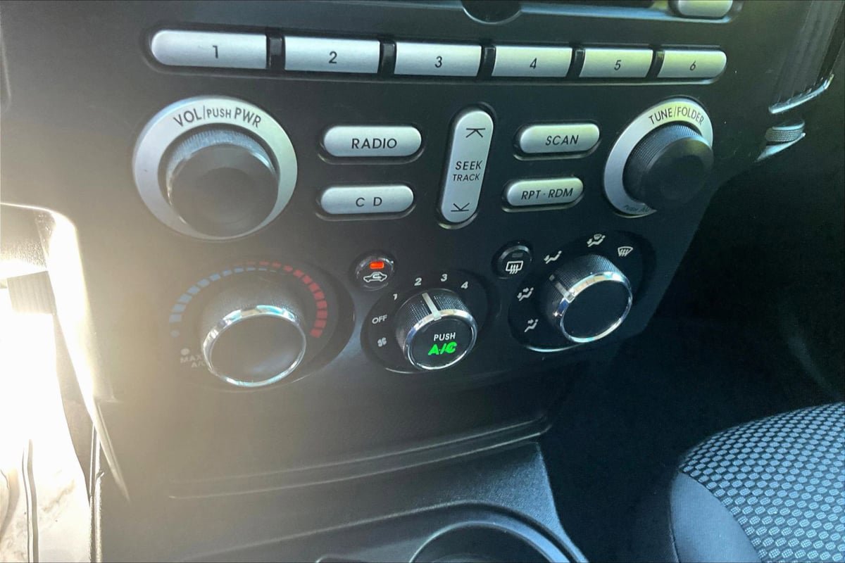 Used 2011 Mitsubishi Endeavor LS AWD/4WD image 15