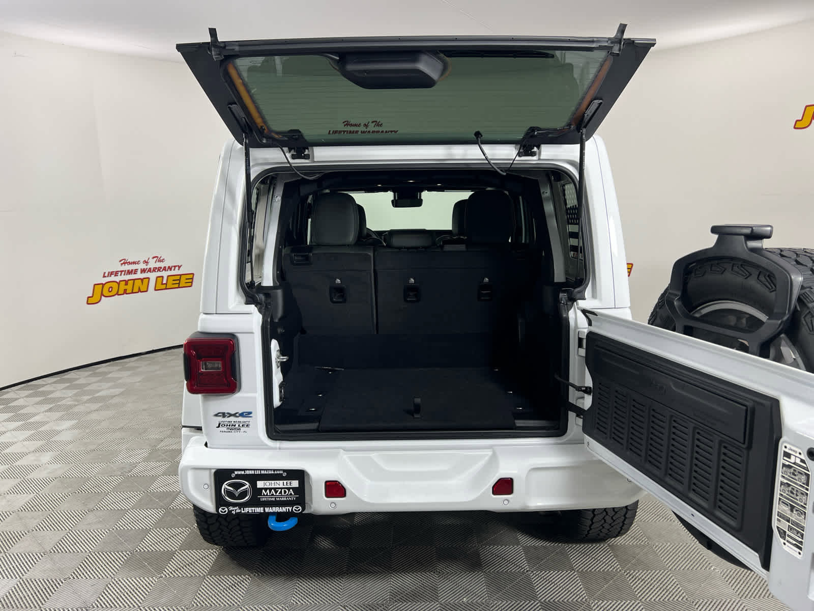 Used 2024 Jeep Wrangler High Altitude AWD/4WD image 2
